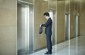 楼宇电梯广告机怎么安装与选择？